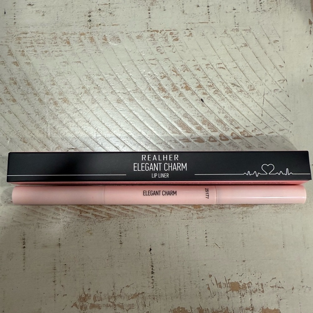 NIB RealHer Elegant Charm Lip Liner Duo